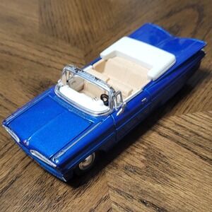 Blue 1959 Chev Impala Convertible Diecast Model Car SS5721 flaw no windshield